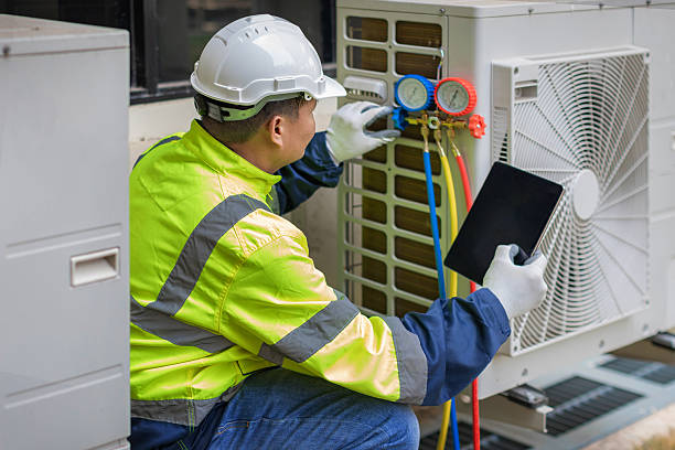 Professional Emergency Ac Repair technician working in Garfield, TX